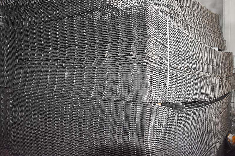 編織焊接軋花網